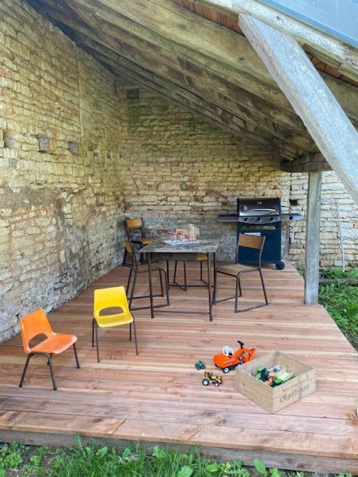 Gite L'Atelier D'Emile Baigneux-les-Juifs Exteriör bild